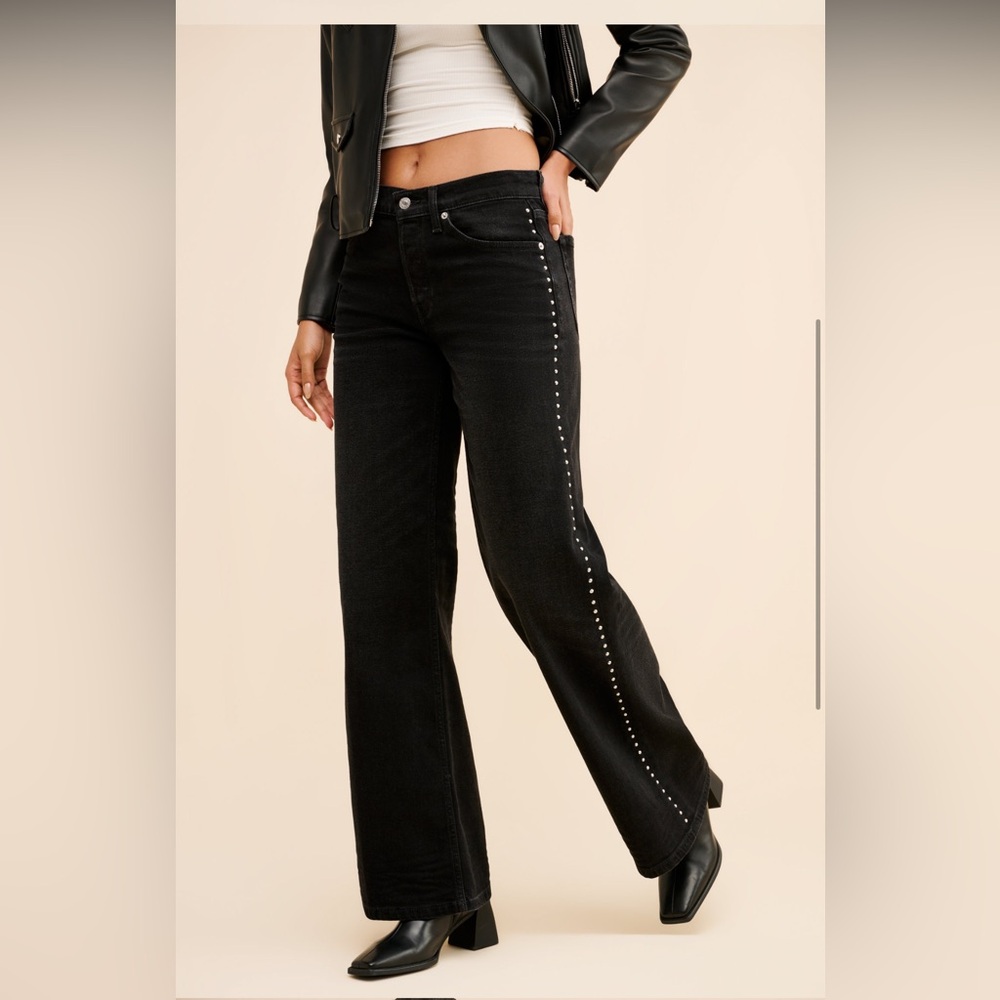 NWT RE/DONE Studded Mid-Rise Wide Leg
Jeans size 25